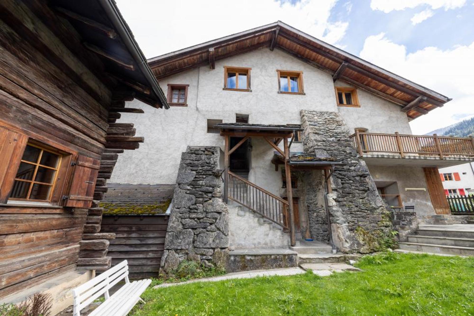 Bel appartement en duplex de 3 chambres au centre du Châble à rénover