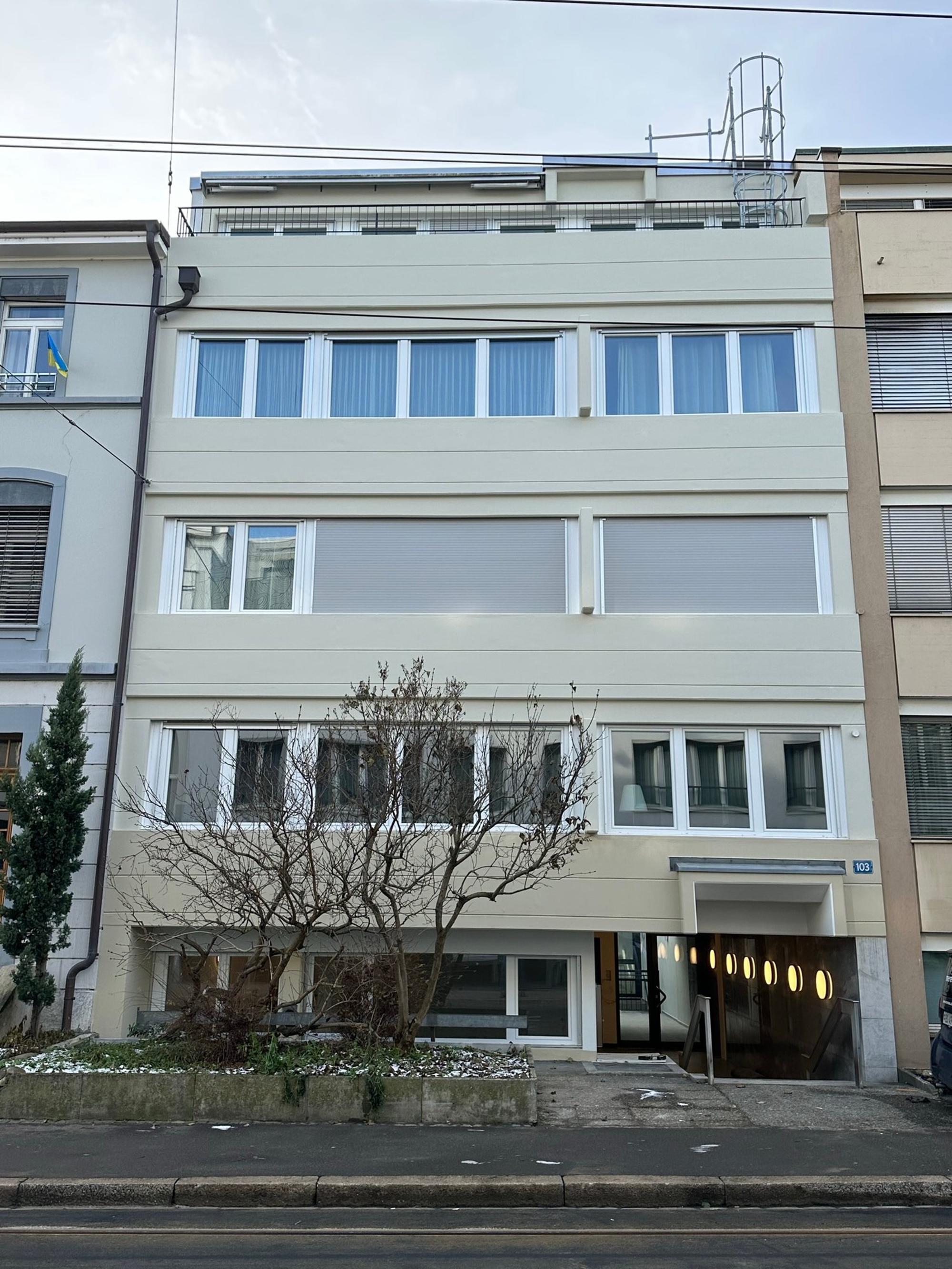 Modern office space / studio on Austrasse in Basel