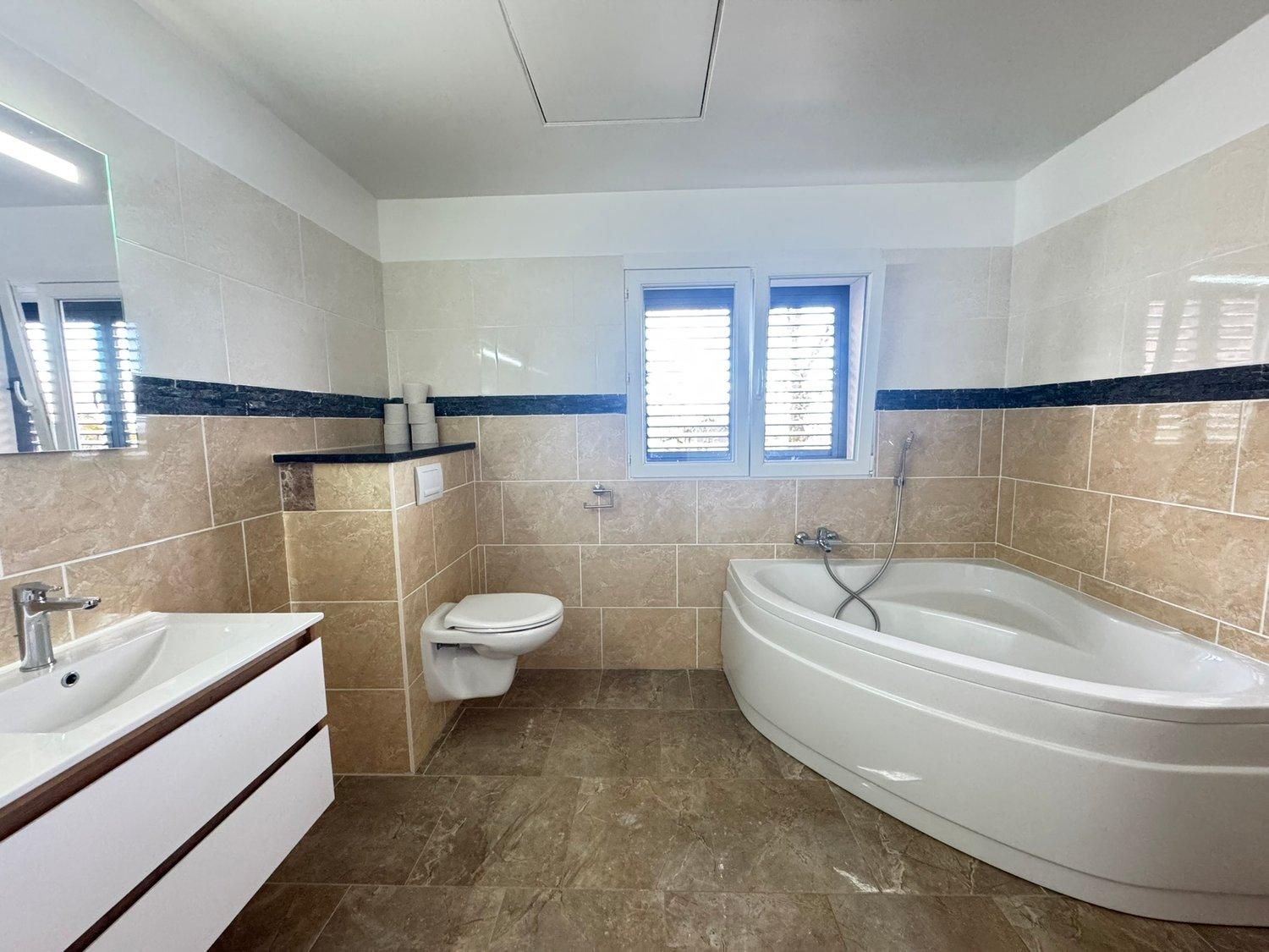 3½ rooms - Roof flat - in Chemin de la Riaz 8A - for CHF 2300 - Floor: 1