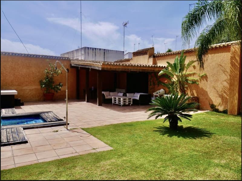 Villa à vendre dans le quartier résidentiel de Tomares, à Seville (2)