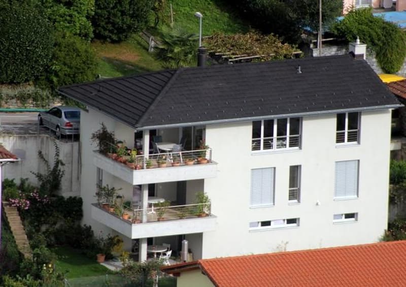 Contra: grosszügiges 5 ½-Zimmer-Einfamilienhaus mit Aussichtsterrassen, Garten und schönem Weitblick (1)