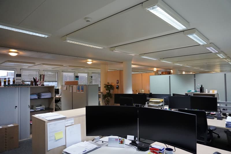 "Ausgebaute Büroflächen von 490 - 720 m2" (5)