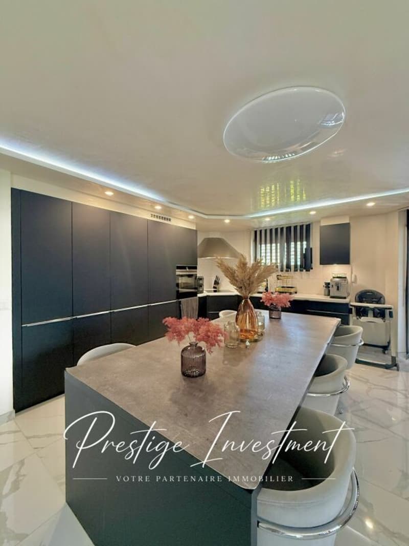 Renovated 4.5-room apartment of 132 m2 in Conthey (5)