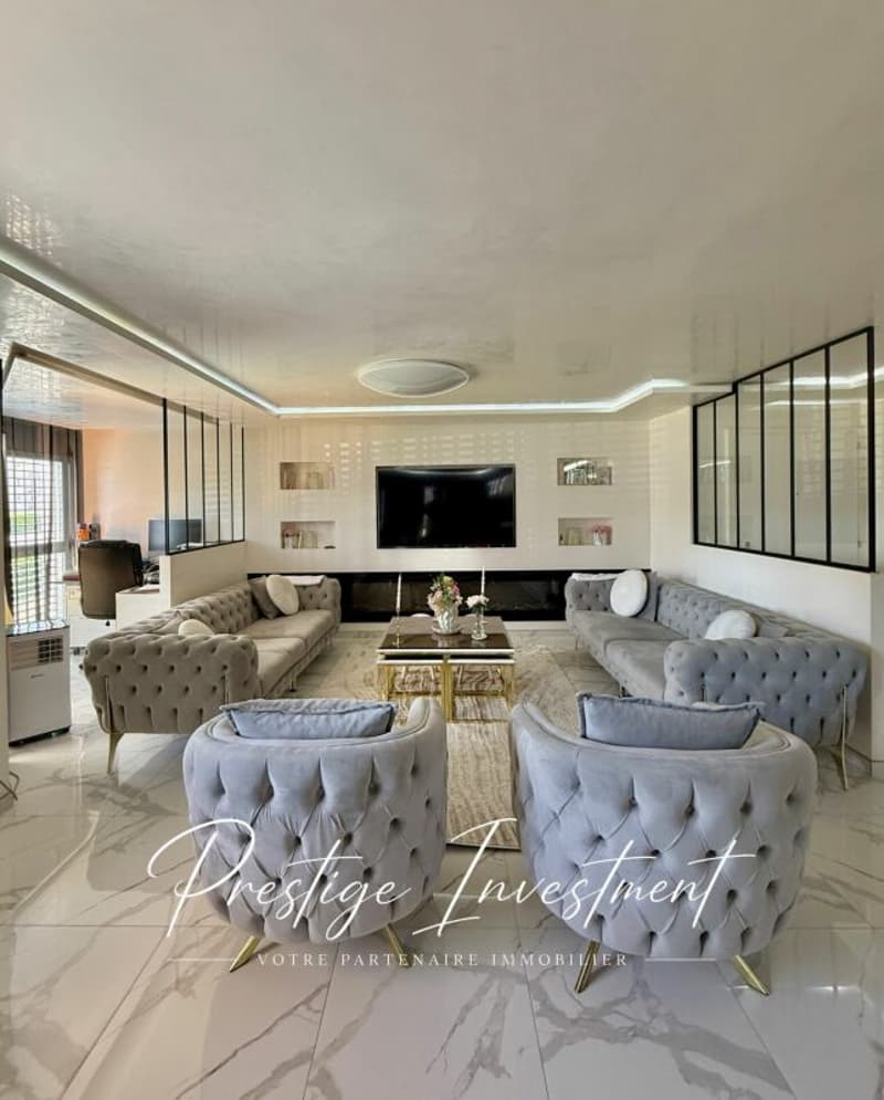 Renovated 4.5-room apartment of 132 m2 in Conthey (9)
