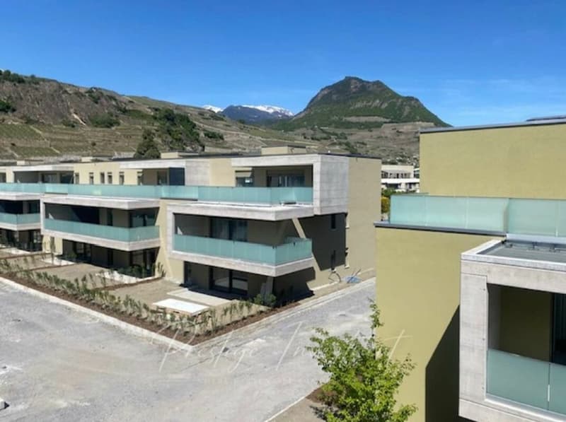 Mansarda 2.5 locali con terrazza a cielo aperto in Uvrier (Sion) (1)