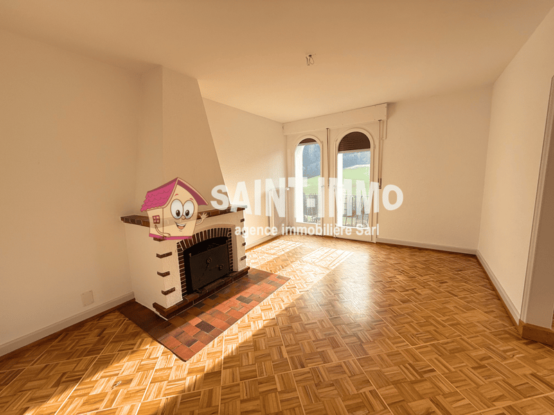 empty room, white walls, wooden floors, fireplace