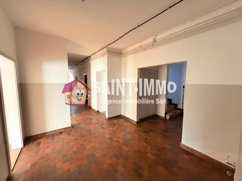 open floor plan, tiled flooring, white walls, hallway, doors