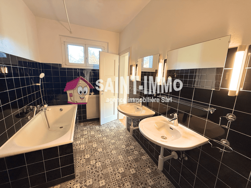 large bathtub, two wash basins, radiators, mirror, radiators, tiles