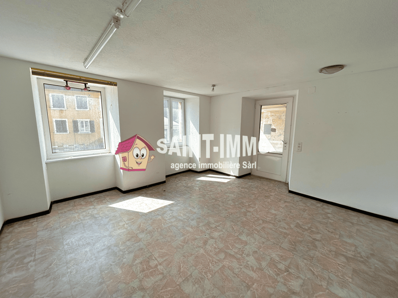 Immeuble locatif à réhabiliter de 4 appartements, un local, une parcelle constructible et un garage (17)