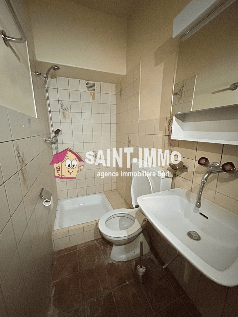 Immeuble locatif à rénover entièrement de 3 appartements, une remise / annexe et parcelle de jardin (6)