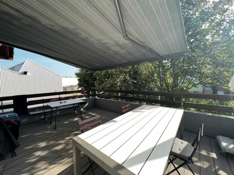 Saint-Blaise - Grande officina con uffici e showroom annesso a una casa di 2 unità abitative (15)