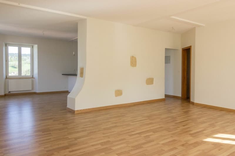 Lac 4, Les Brenets - 5-Zimmer-Wohnung mit Balkon im 2. Stock 1 Monat kostenlos! (3)