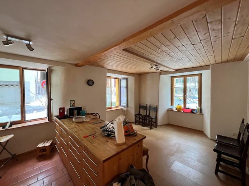 March 1st 12b Ground Floor 4 Rooms in the City (2)
