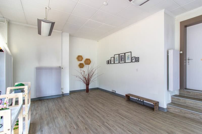 Daniel Jeanrichard 35b Lokal mit 3 Räumen und Auslage (4)