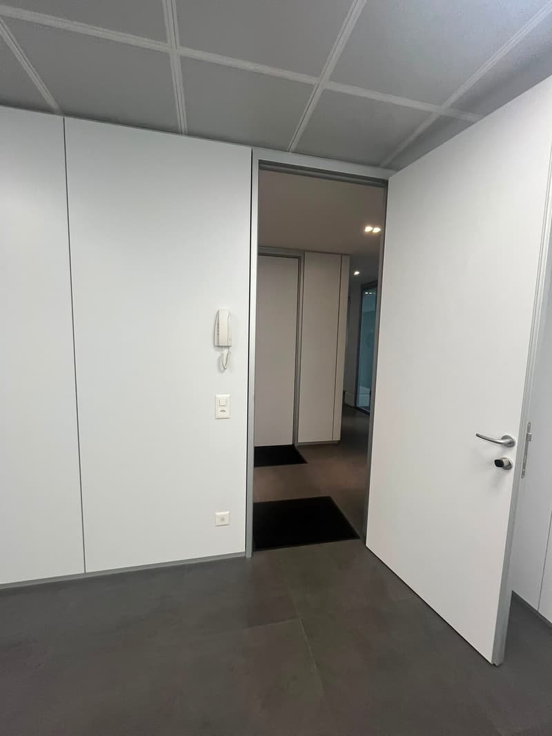 Modern office for rent in Grono – Via Porta Piazzetta 2 (2)