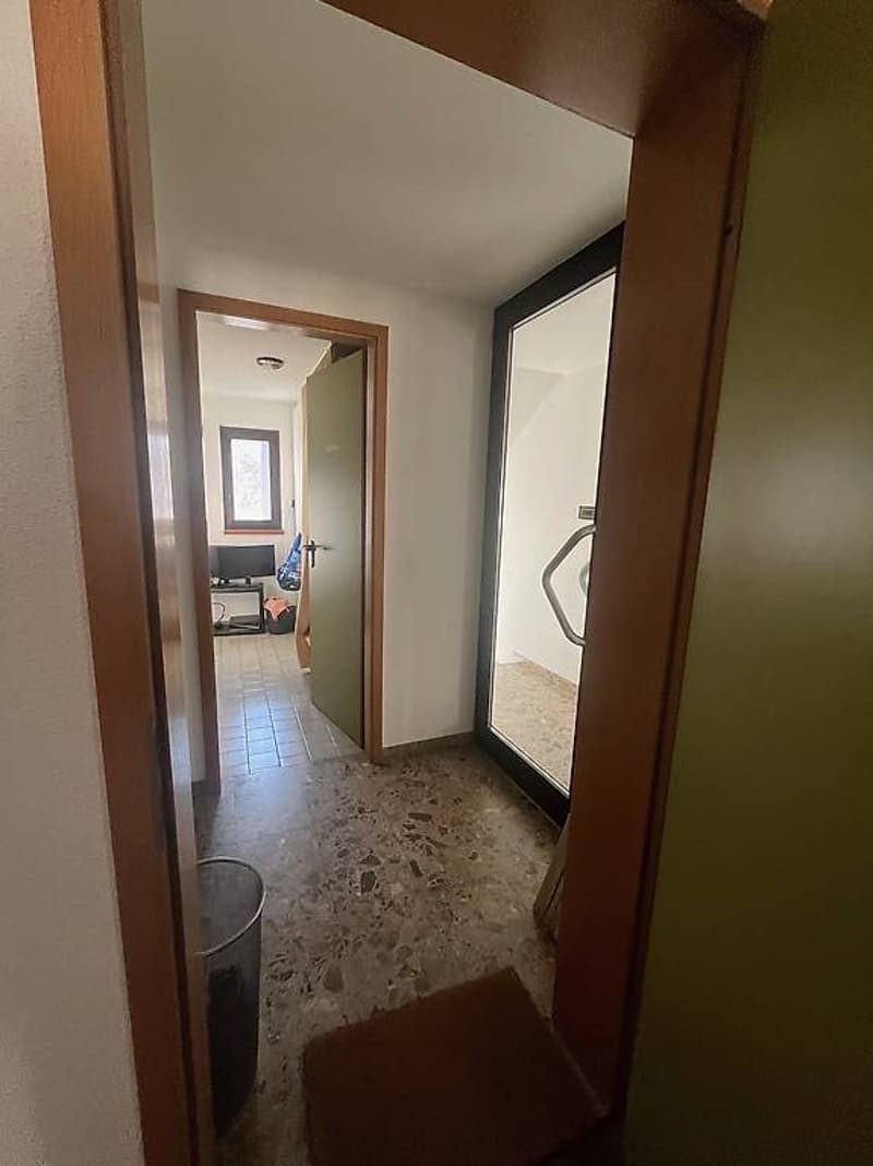Location de bureau - 2 pièces avec parking inclus - Roveredo (6)