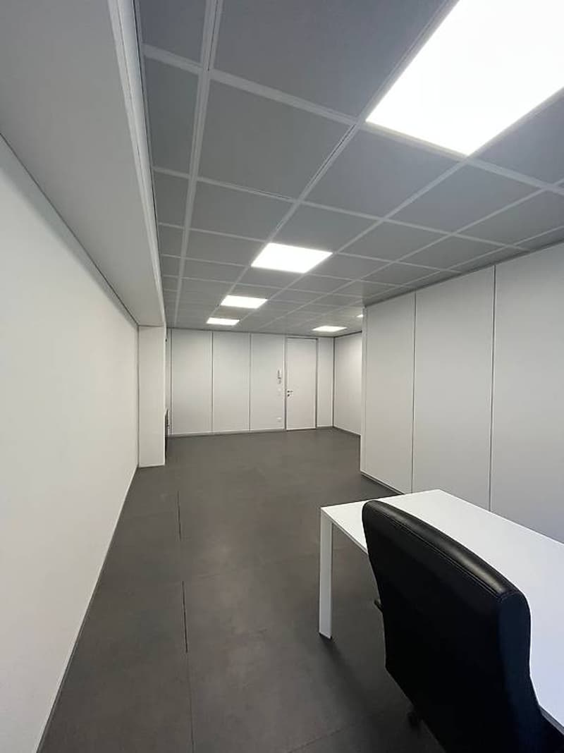 Vaste bureau commercial dans le Centro MiX Moesa Servizi (2)