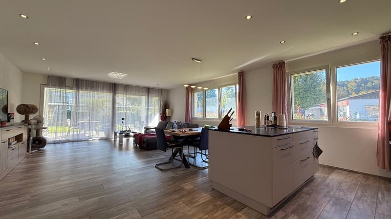 Moderne 4.5-Zimmer-Gartenwohnung (118 m²) mit 305 m² Privatgarten (Gegenkauf möglich) (2)