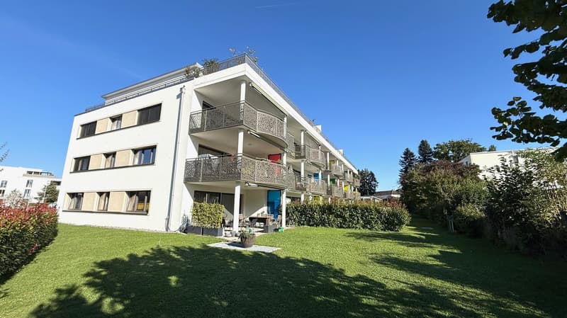 Moderne 4.5-Zimmer-Gartenwohnung (118 m²) mit 305 m² Privatgarten (Gegenkauf möglich) (1)