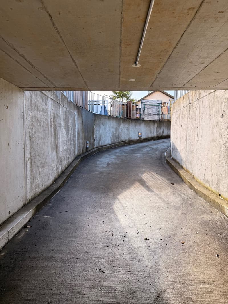 Einstellhallenplatz zu vermieten – Sicher und bequem parkieren (4)