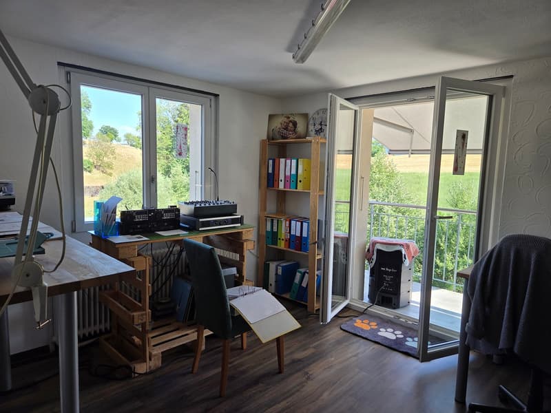 Charmantes Einfamilienhaus mit grosszügigem Grundstück und Blick in die Gantrischkette (7)