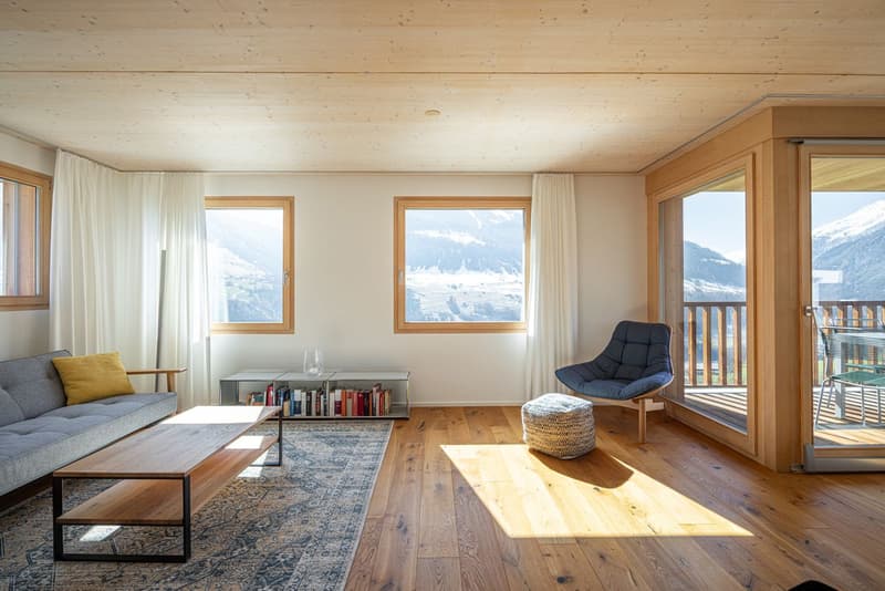 Wohnbereich mit Zugang zum Balkon