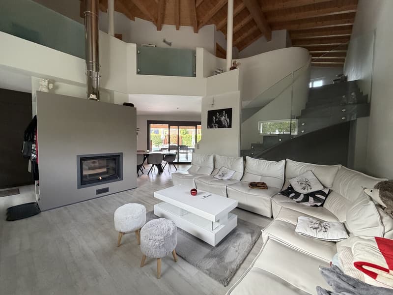 Villa contemporaine avec piscine (3)