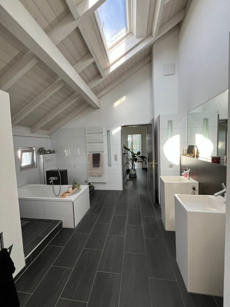 Maison unifamiliale moderne dans un emplacement de rêve avec piscine (9)