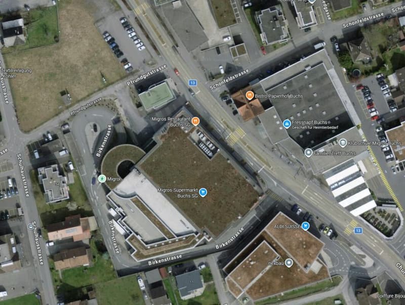 Commercial building with development potential in a high-frequency location and secured parking in Buchs SG (4)