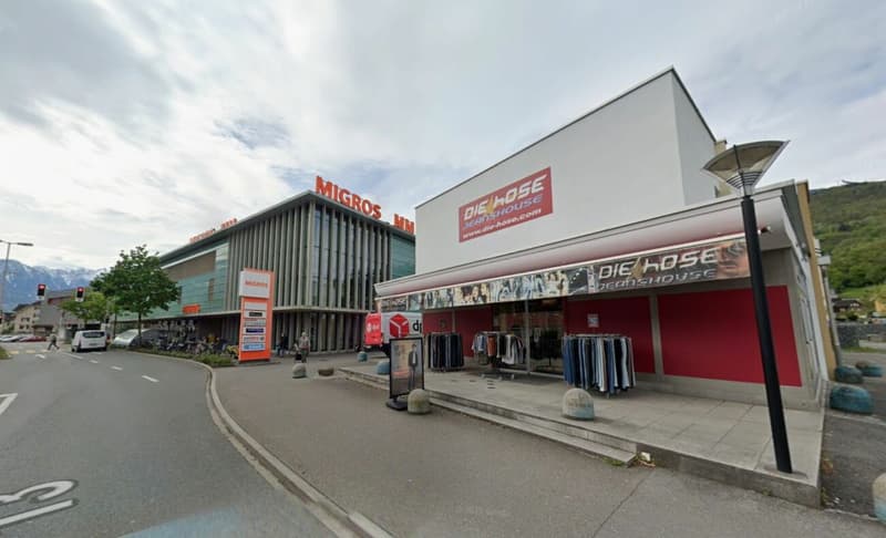 Commercial building with development potential in a high-frequency location and secured parking in Buchs SG (2)