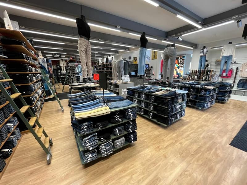Commercial building with development potential in a high-frequency location and secured parking in Buchs SG (6)
