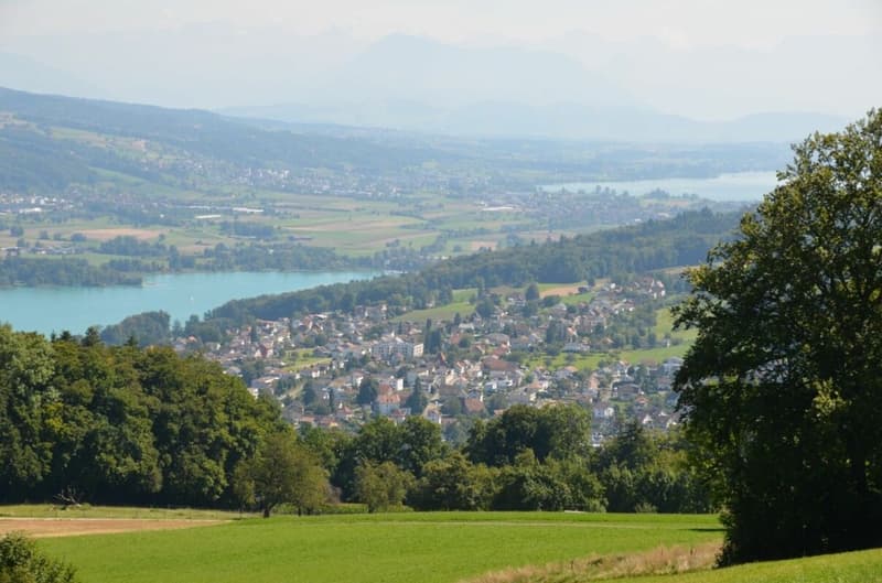6-bedroom single-family house in a very quiet and sunny location with partial view of Lake Hallwil (15)
