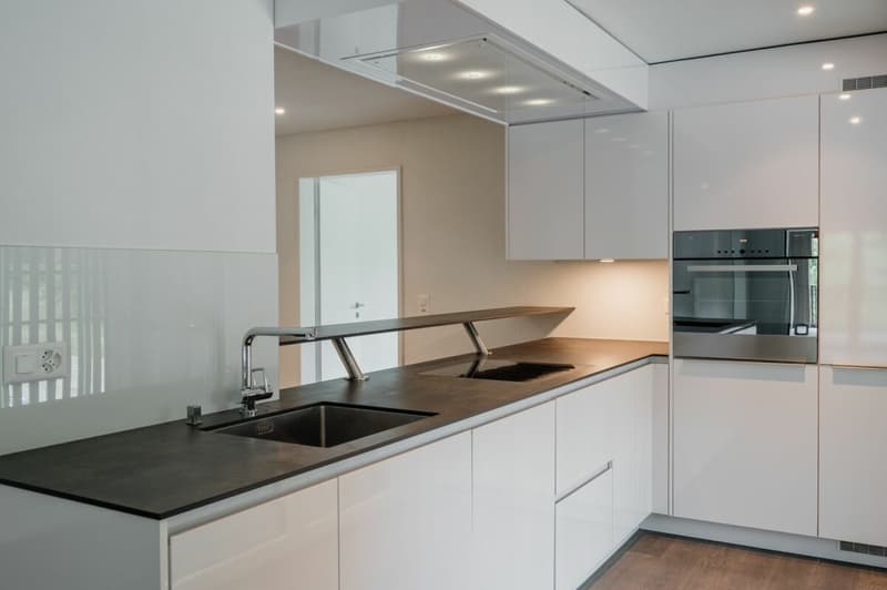 Appartement moderne et lumineux de 3,5 pièces avec deux balcons (4)