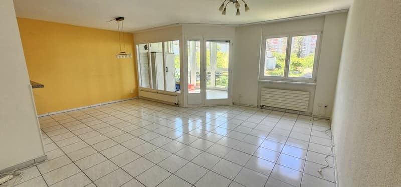 Appartamento luminoso e tranquillo di 4,5 locali in posizione centrale con stanza hobby e posto auto sotterraneo (2)
