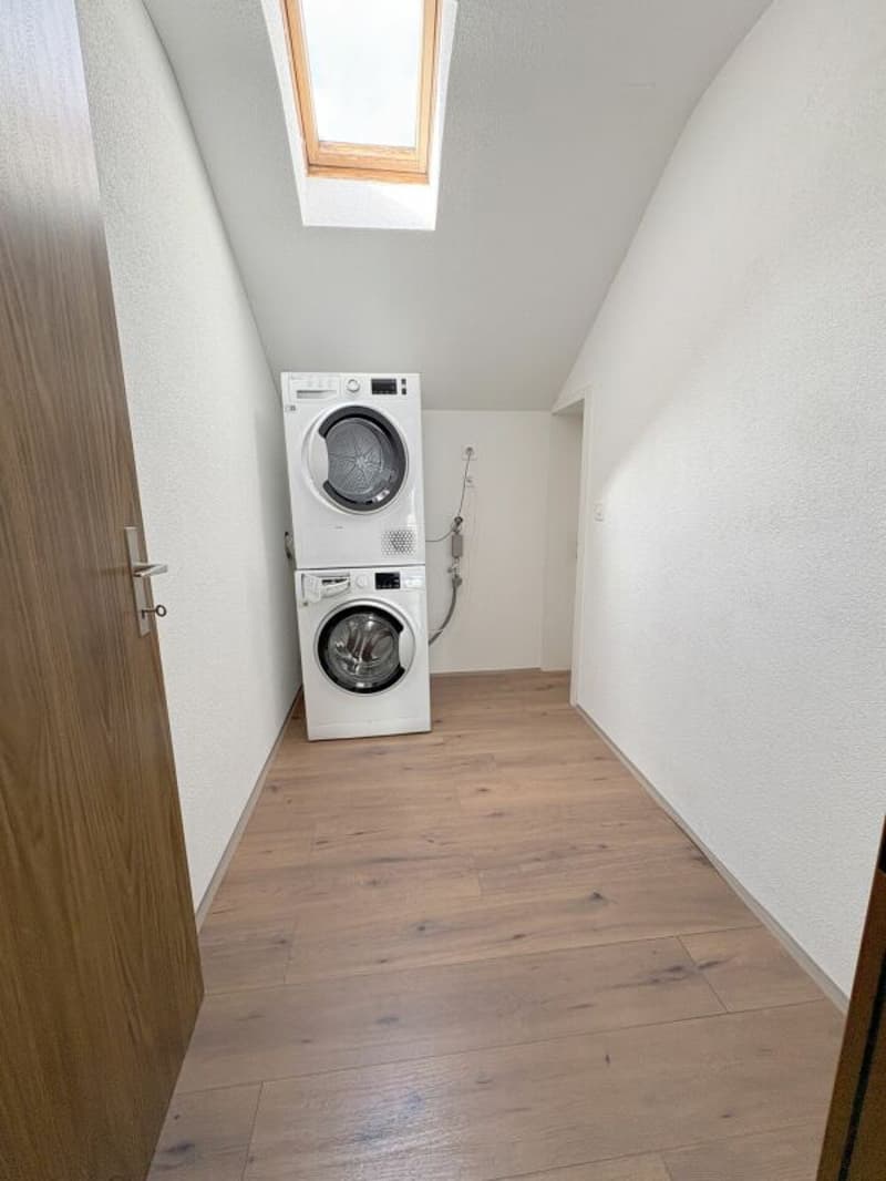 Appartement spacieux 4,5 pièces avec vue imprenable et 170 m² d'espace habitable (10)