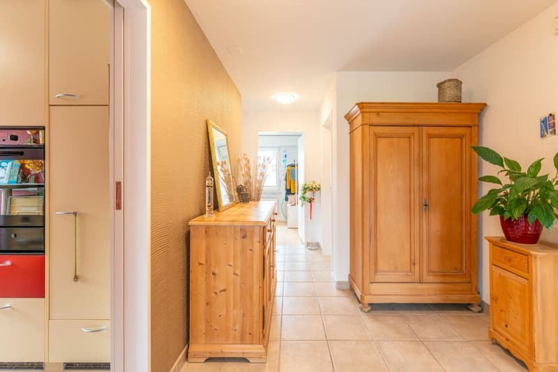 Ideale per i primi acquirenti, le giovani coppie o le famiglie che cercano un condominio solido e non vogliono ristrutturare immediatamente. (4)