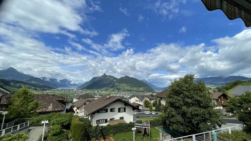 Casa angolare di 5,5 locali con vista molto bella e doppio garage (1)
