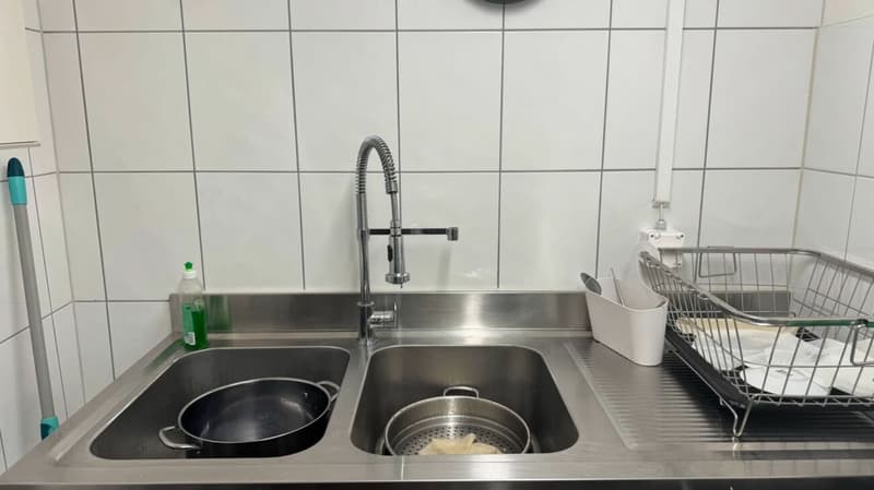 Tibetan-Asian take-away with 6 seats and expansion potential for sale (9)