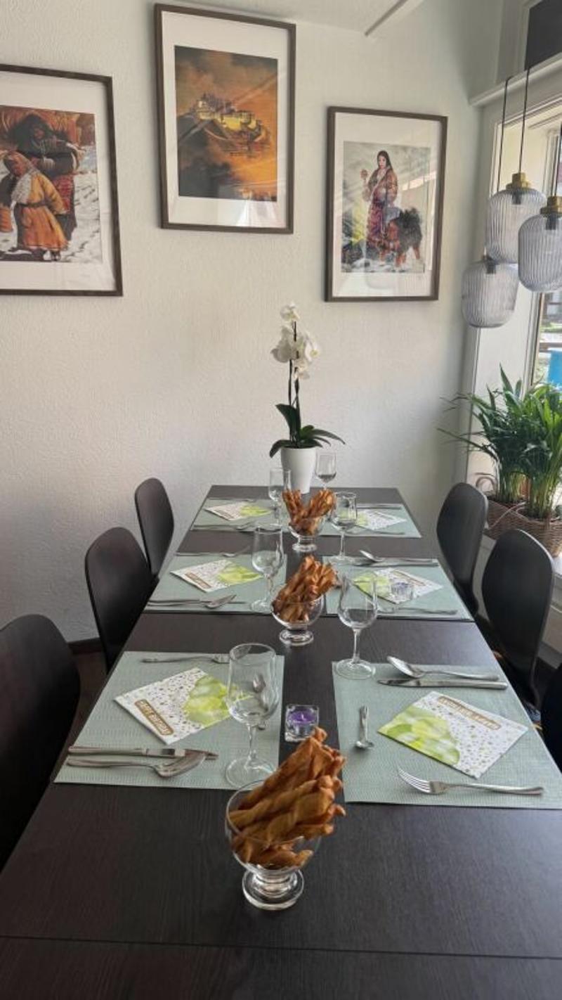 Tibetan-Asian take-away with 6 seats and expansion potential for sale (11)