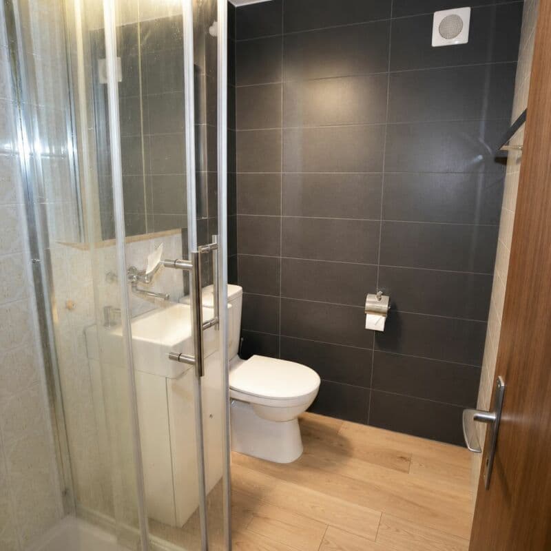 Casa unifamiliare di 8,5 locali con vista a sud-ovest inobstructabile - vicino ai trasporti pubblici e alle scuole a Dornach (8)