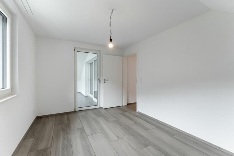 Appartement de 4,5 pièces sous les toits prêt à être occupé avec accès au niveau du sol (5)