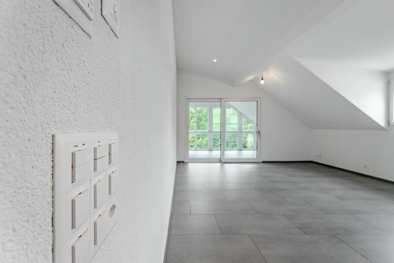 Appartement de 4,5 pièces sous les toits prêt à être occupé avec accès au niveau du sol (3)