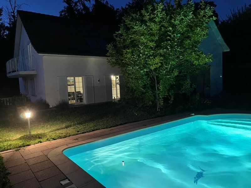 Exclusive 8-room villa with pool (13)
