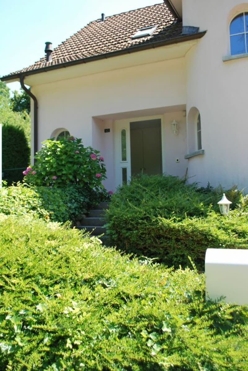 Exclusive 8-room villa with pool (2)