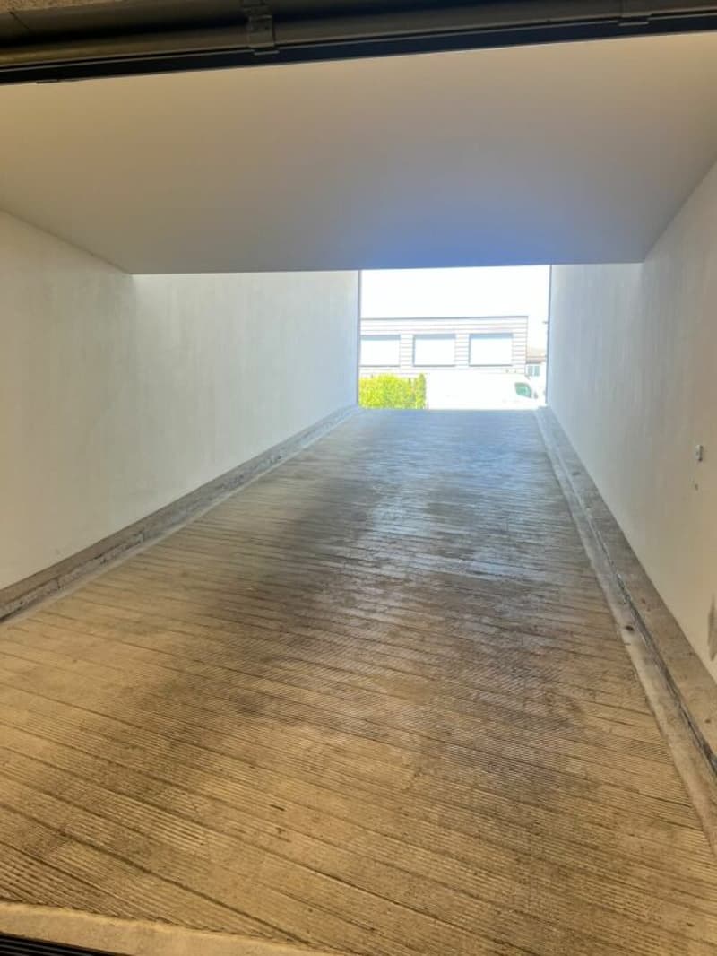 Einstellhallenplatz zentral im Dorfkern von Hohenrain, mit Lademöglichkeit für E-Fahrzeuge¨ (3)