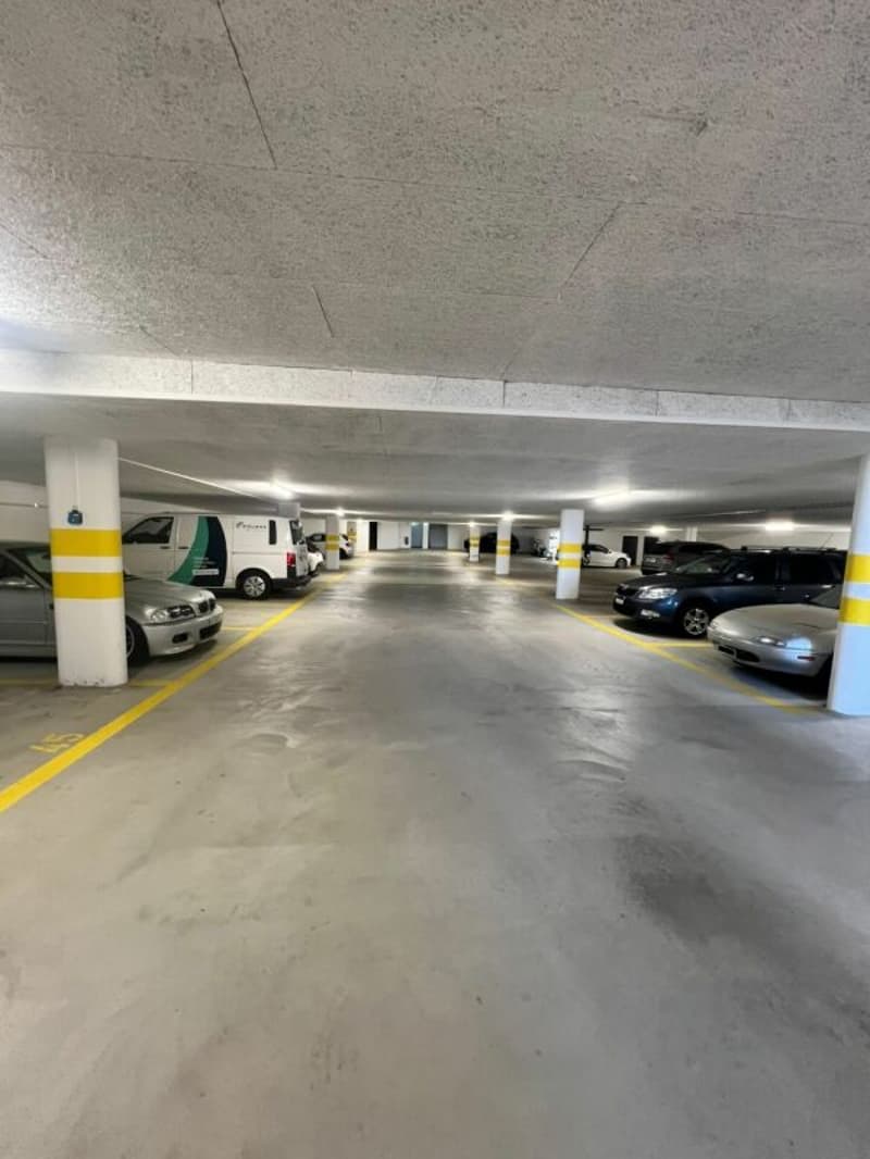 Einstellhallenplatz zentral im Dorfkern von Hohenrain, mit Lademöglichkeit für E-Fahrzeuge¨ (2)