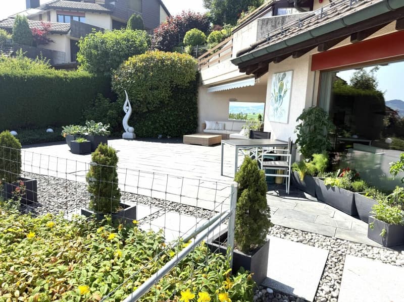 3.5 room terrace house in a quiet, sunny location with unobstructable views of Lake Zurich and the Alps (13)
