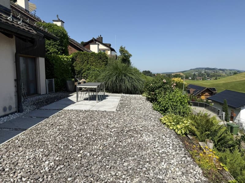 3.5 room terrace house in a quiet, sunny location with unobstructable views of Lake Zurich and the Alps (12)