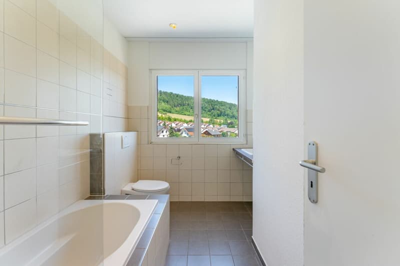 Grosse günstige Familienwohnung - nicht im Baurecht ! (8)