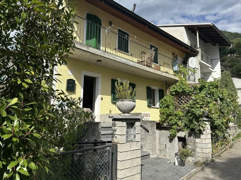 Tessiner Haus auf dem Hügel Artore in Bellinzona renoviert, mit Atelier und Garten (1)